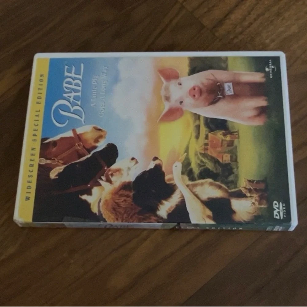Universal Babe Widescreen Edition DVD - Multicolor Cover
